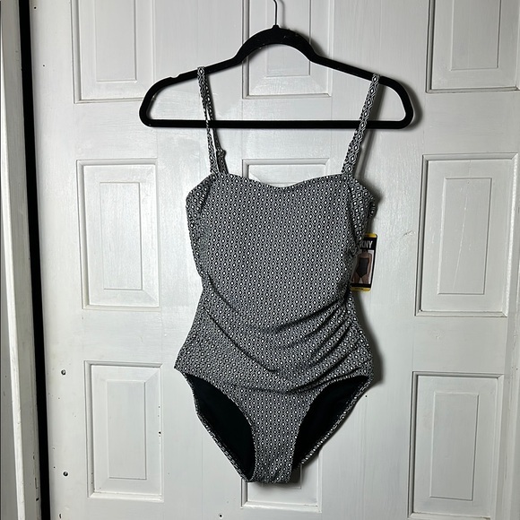 Dkny Other - DKNY Black and White One Piece Swimsuit size medium